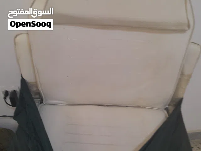 كراسي مكياج مستعمل للبيع اللون ابيض