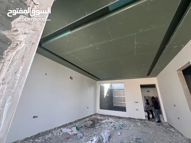 في الاعظميه مساحته 209 متر مبني شقتين منفصلات
