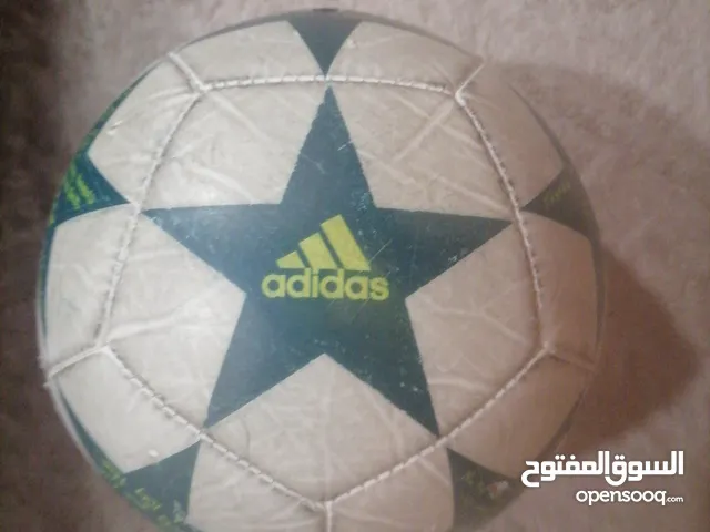 كرة قدم adidas