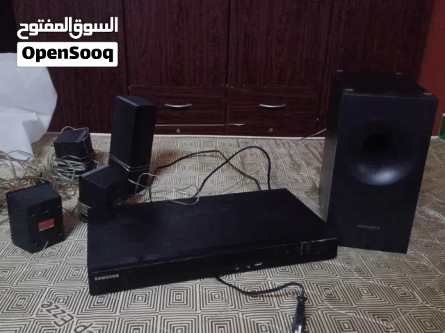 سماعات كبيرة وريموت ومشغل سيدي