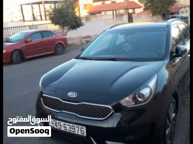 2017 كيا نيرو Standard