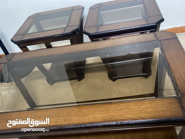 طاولة وسط ثلاثية خشب سويد بحالة الوكالة يصلحون لعرسان مع زجاج علوي