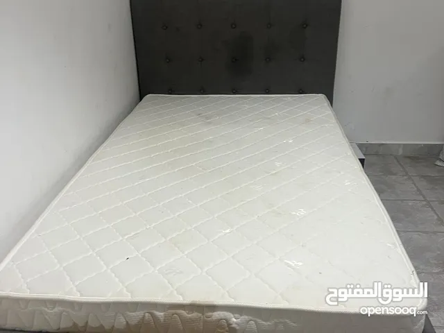 سرير استخدام بسيط