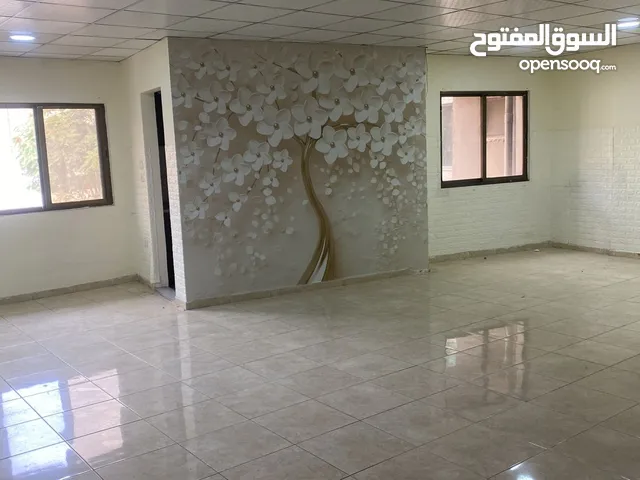 مكتب 70 متر للايجار بسعر منافس  في شارع الجامعه