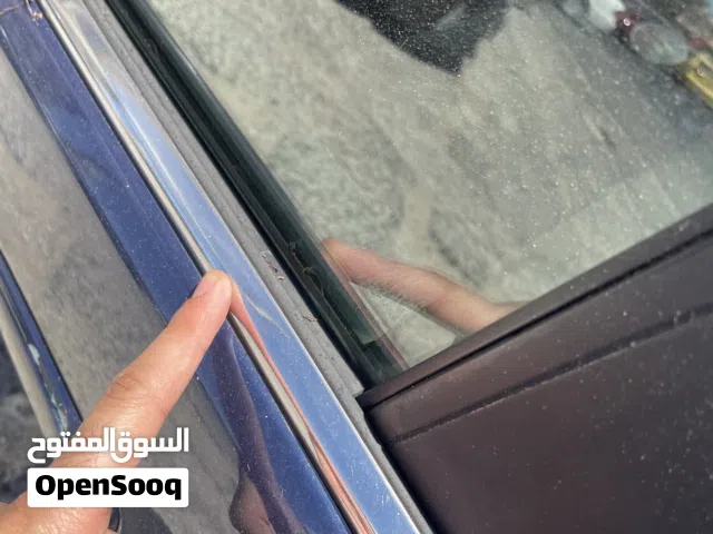 نجلة للشباك الخلفي خلف الشفير (شمال) هوندا سيفيك 2004 فضية