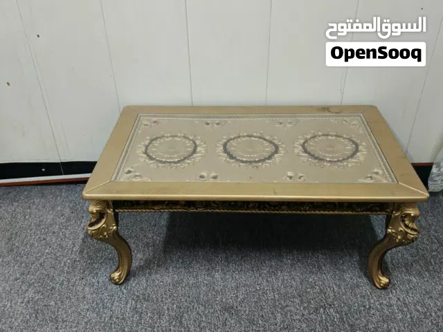 طاوله ذهبية للبيع بسعر مناسب نظيفه مو مستهلكه كثيرا حلوه وكبيره مو صغيره ماعندي توصيل للي حاب يشتري