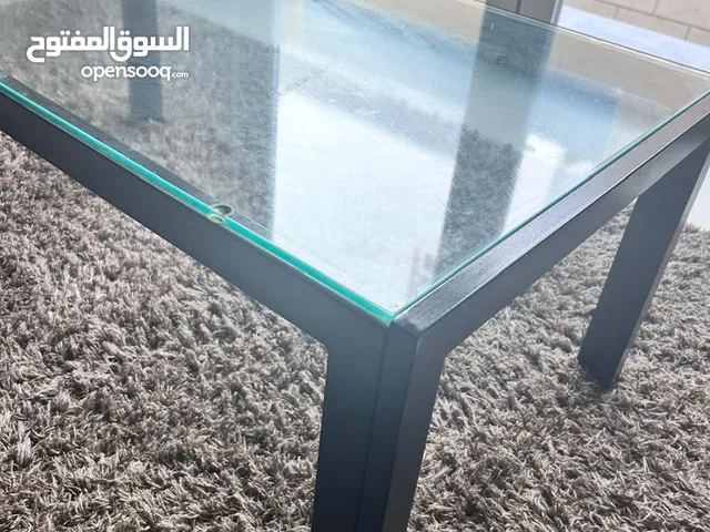 طاوله وسط زجاج