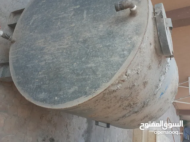 خزان حديد مستعمل للبيع ممتاز بسعر جميل قابل للتفاوض