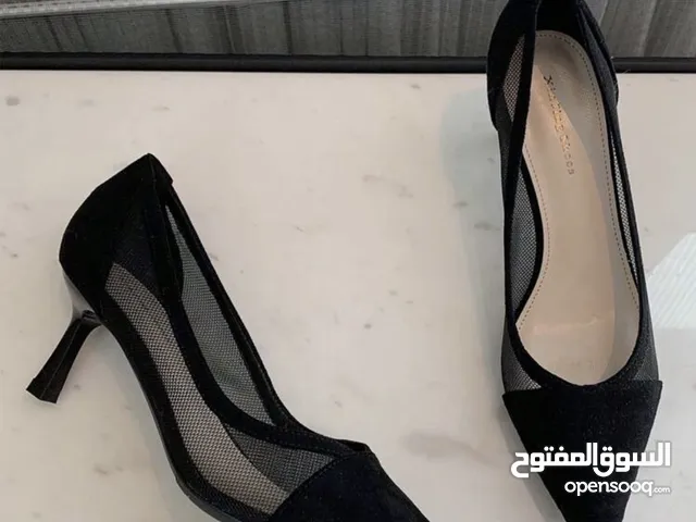 كعب نسائي للبيع مقاس 39 غير مستعمل for sale unused black heels