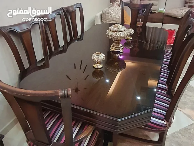 طاولة سفرا 8كراسي نوع زان بحالة الوكاله لا تحتاج لأي نوع من الصيانه