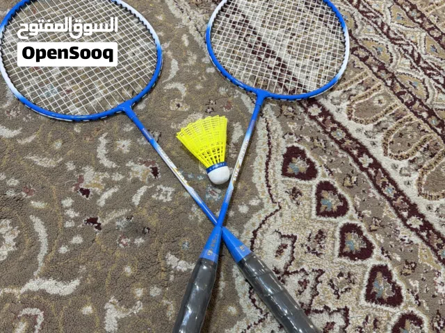 طقم ريشة بادمنتون بحالة ممتازة مع شنطة و ريشة