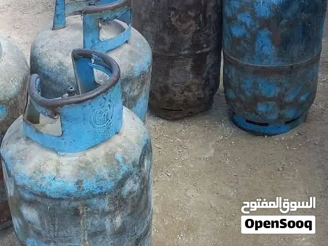 موجود تلاتة اسطوانات غاز زرق كبار اصليات للبيع