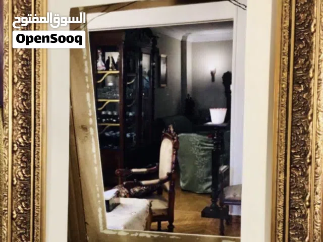 برواز كبير ذهبي