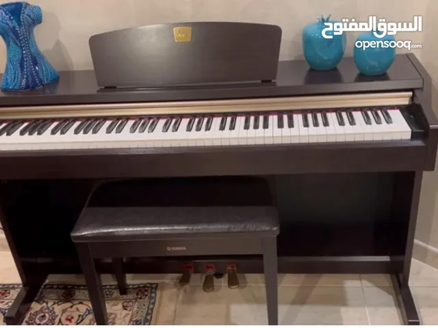 بيانو لأصحاب الذوق الرفيع استعمال خفيف جدا جدا يعني غير مستعمل