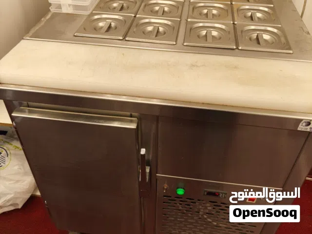 معدات مطعم ثلاجات وافران شبه جديدة