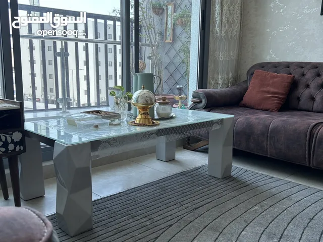 ثلاث طاولات معا ست كراسي