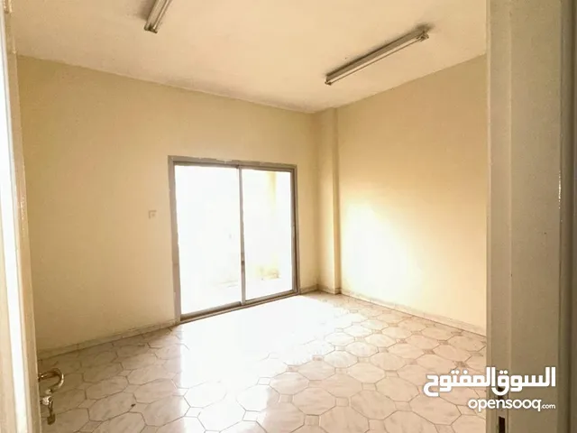 4000 ft 4 Bedrooms Apartments for Rent in Sharjah Al Qasemiya