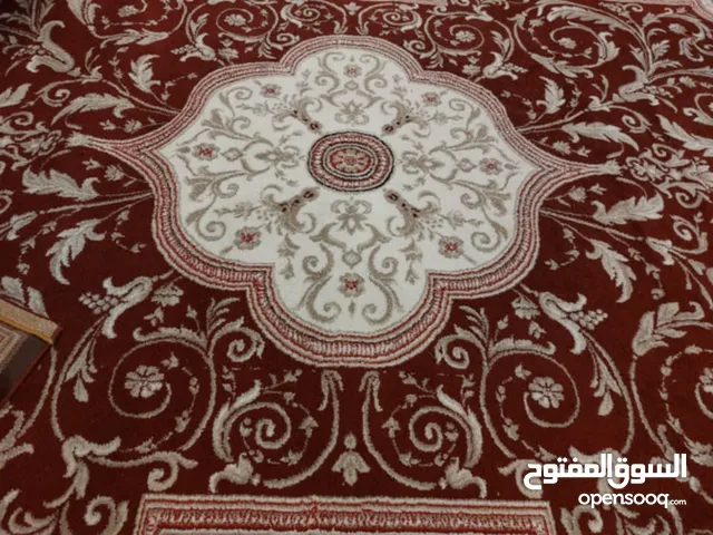 طاولة وسجاد تركي