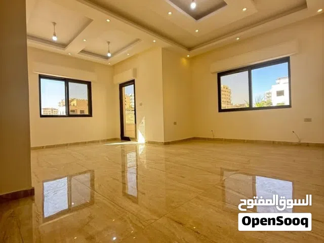الجبيهة_حي المنصور موقع مميز جدا #طابق اول #مساحة الشقة الداخلية 165 م اقساط من المالك