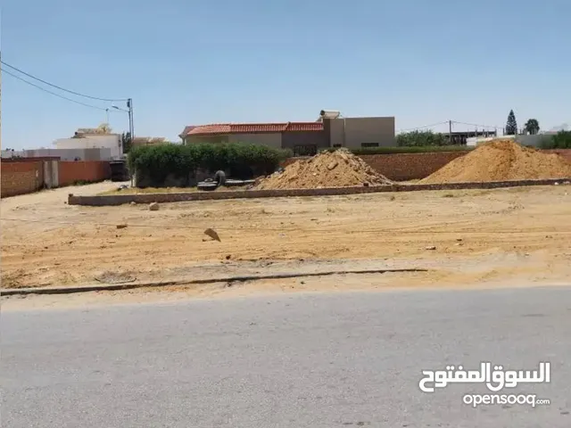 أقل من ربع هكتار قليلا عالقطران مباشرة طريق مصنع الصابون مفرق الوسط