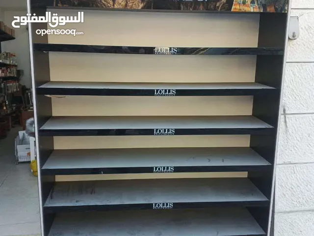 ستاند مضيئ لمحلات الميك اب او عناية بالبشره خشب ولا خدش وينفع للبيت او صالون فقط 300 شيكل