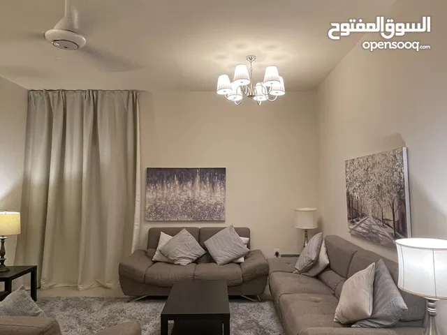 شقه مؤثثه للايجار في مدينة السلطان قابوس Furnished apartment for rent in Madinat Sultan Qaboos 2bhk