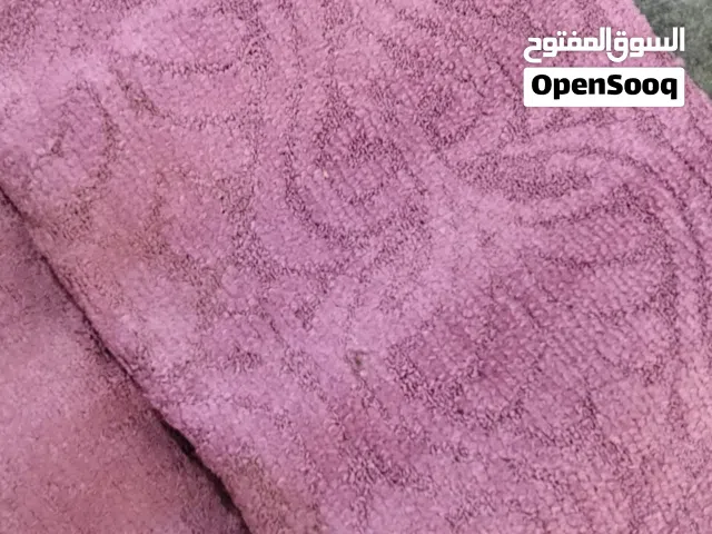 موكيت لون زهري (سومو ) مقاس 4×5 مع برادي نفس اللون عدد 2 كل برداية 3 قطع