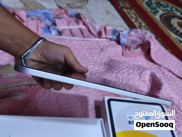 ايباد 11 العادي نظيف ما مفتوح كرتونه وياه فقط هذا
