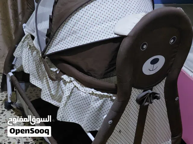 سرير طابقين و سرير حديث الولادة