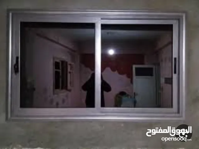 شبابيك المنيوم لون سلفر زجاج عسلي بحال الوكااااله عدد 10
