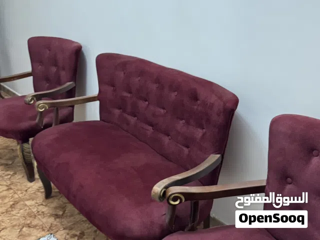 طقم كنب (صوفا) مخمل ماروني ملكي - 3 قطع بحالة ممتازة