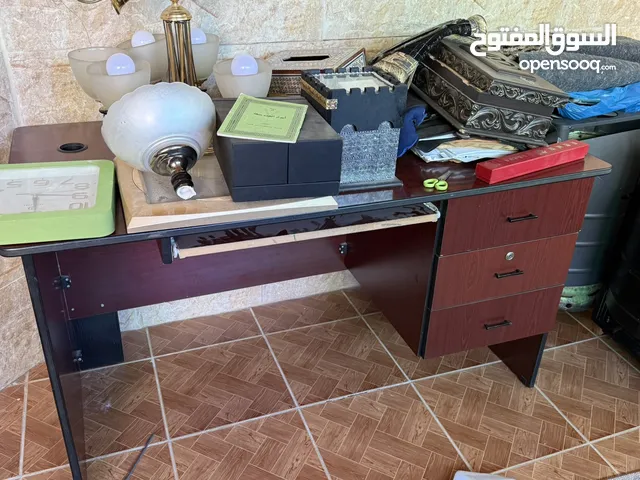 مكتب و قاعدة تلفزيون