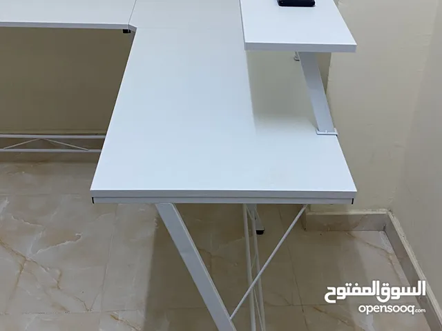 طاولة مكتب او جيمنج على شكل L