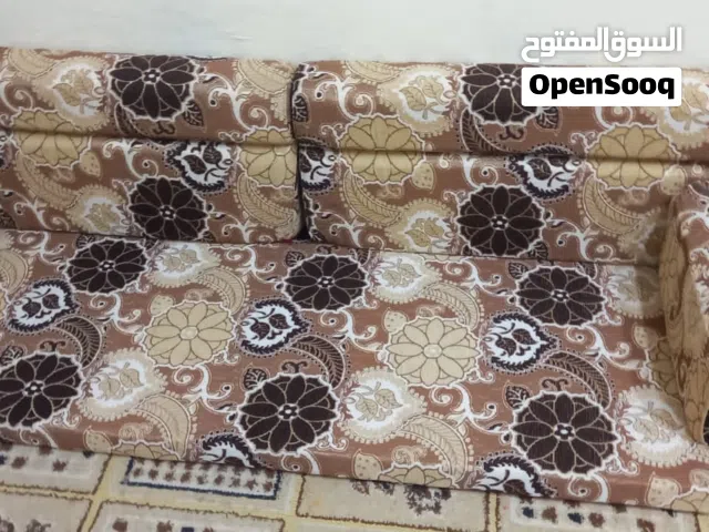 .كعدة عربية كويتي ربل جديدة جديد قياسة  13و80سم متر 7 منادر 12 مساند 7 تكيات 2 زواية