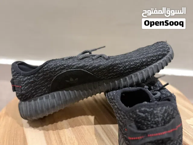 للبيع احذيه رياضية كل حذاء مقاسه يختلف واصلي مو تغليد اصلي