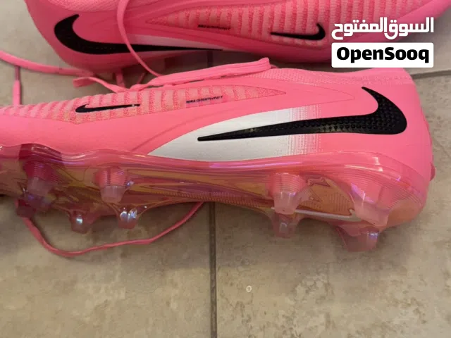 حذاء ستد فانتوم من الدرجة الاولى فيتنامي