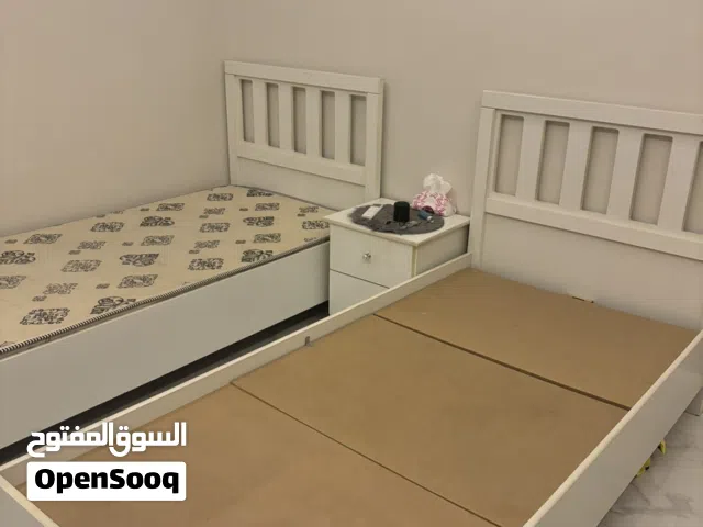 سريرين للبيع مع الكمدينه بحاله ممتازه