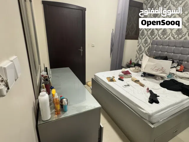 غرفة نوم كاملة مع المترس للبيع السريع