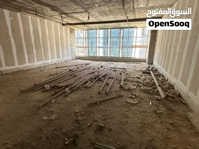 محل تجاري للبيع امام كايرو فيستيفال و داون تاون بالتقسيط و بالقرب من ال auc  علي شارع ال 90