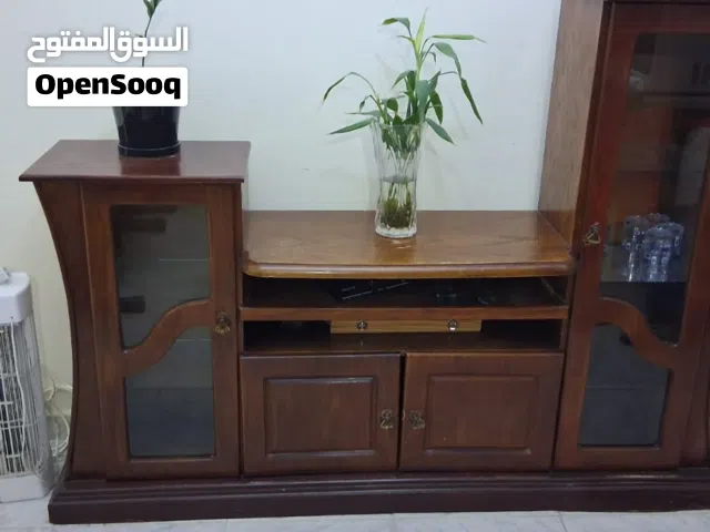 طاولة تلفزيون مع خزانة للبيع