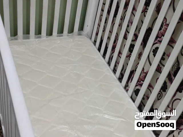 سرير اطفال حجم كبير