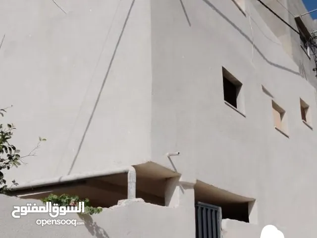 للبيع منزل مستقل ثلاثة طوابق مساحة القطعة (249م ) و مساحة البناء (120م) الطابق الاول /والثاني بناء