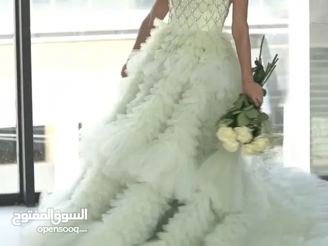 فستان فخم جدا مع شاحط طويل بتصميم مميز لون الصيف الجديد اخضر فاتح فستان خطبة عرس او سهرة