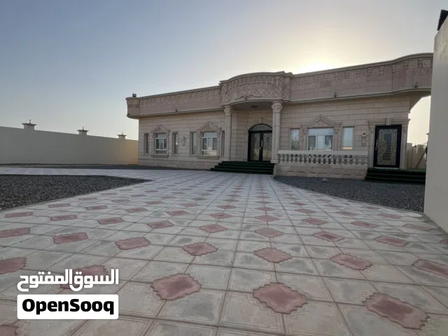 270 m2 3 Bedrooms Villa for Rent in Al Sharqiya Ja'alan Bani Bu Ali