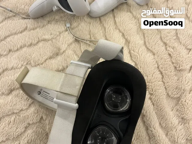 نظارة الواقع الافتراضي Meta Quest 2 شبه جديدة
