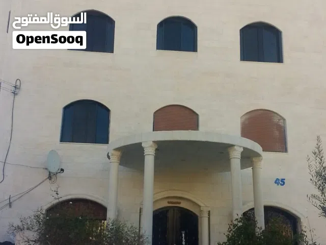 طابق اول غرفتين نوم قرب جامعة البترا