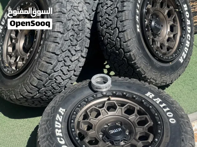 رنجات kmc و اطارات Roadcruza موديل 2025 استخدام فقط 6 اشهر جداد من محل فورميلا