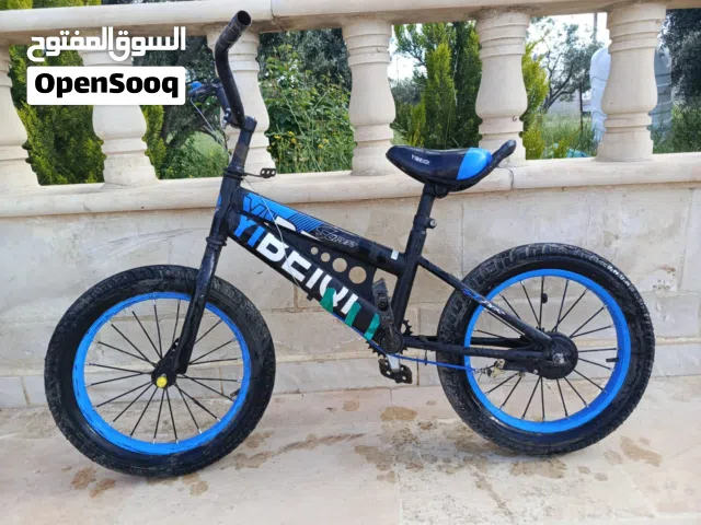 بسكليته جنط 16 لون اسود وازرق بسعر مغري جداً استعمال اقل من شهر فقط ب 29.99 دينار  السعرر مغرييييييي