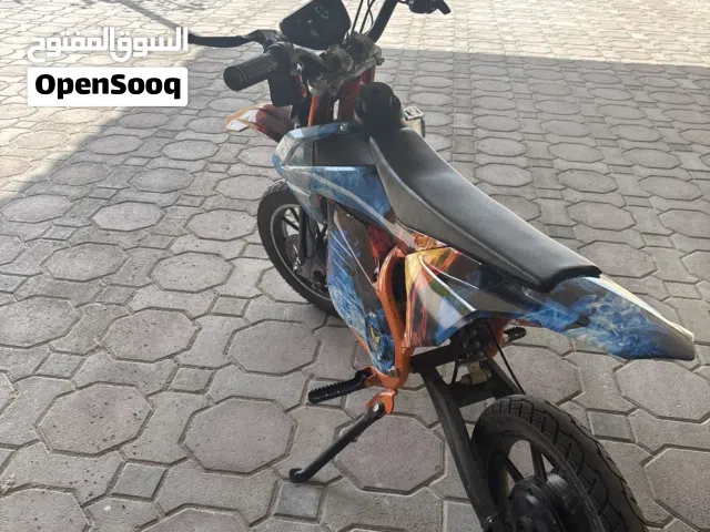 سكوتر للبيع فيه ثلاث سرعات مافيه ولا خراب السرعه 48 يمشي على حسب الوزن