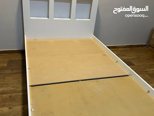 سرير وكومدينه وستاره للبيع